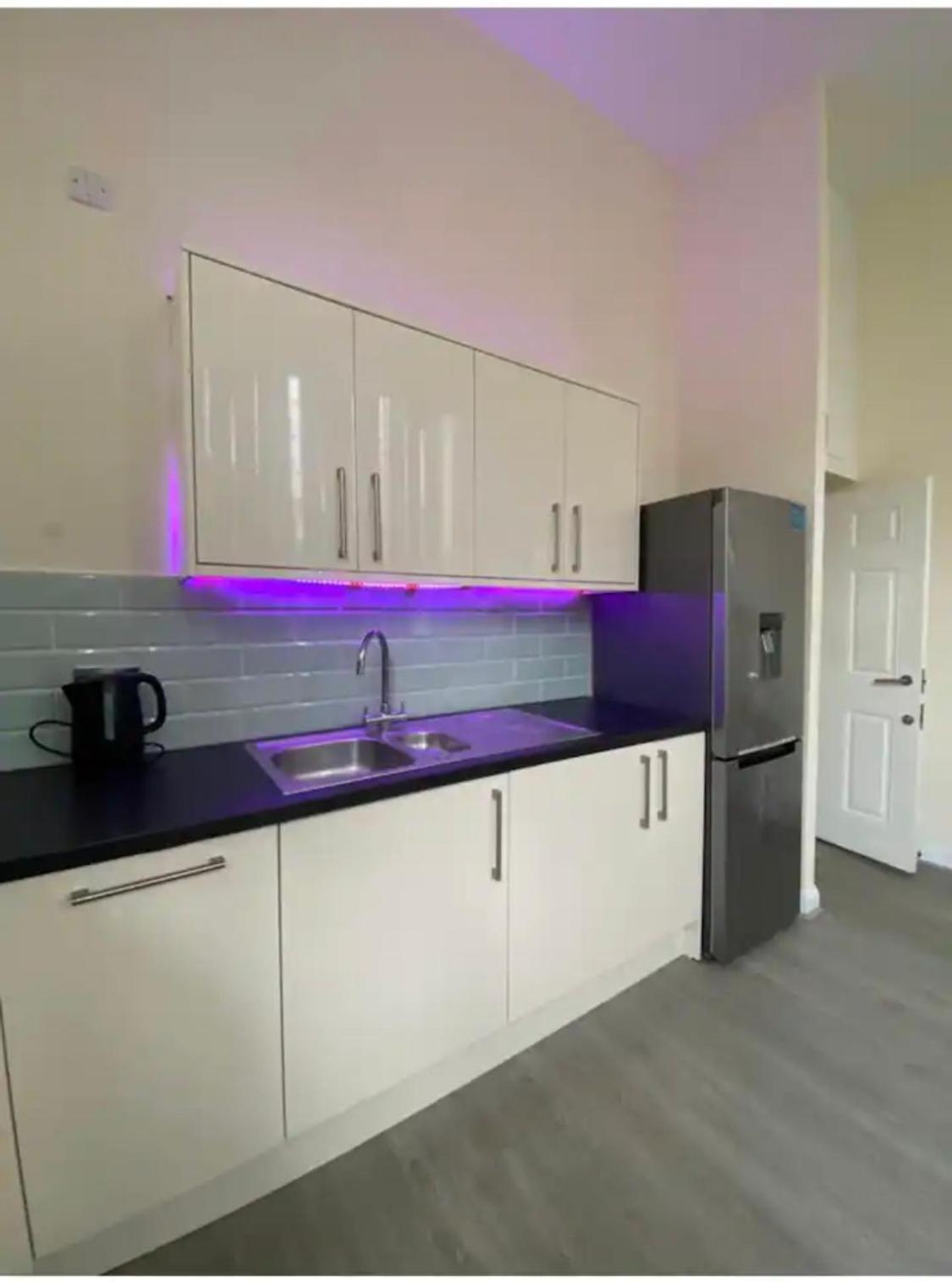 Spacious King Room With Private Entrance - Near Emirates And Camden And King'S Cross - 5 Min To Tube フィンチリー エクステリア 写真