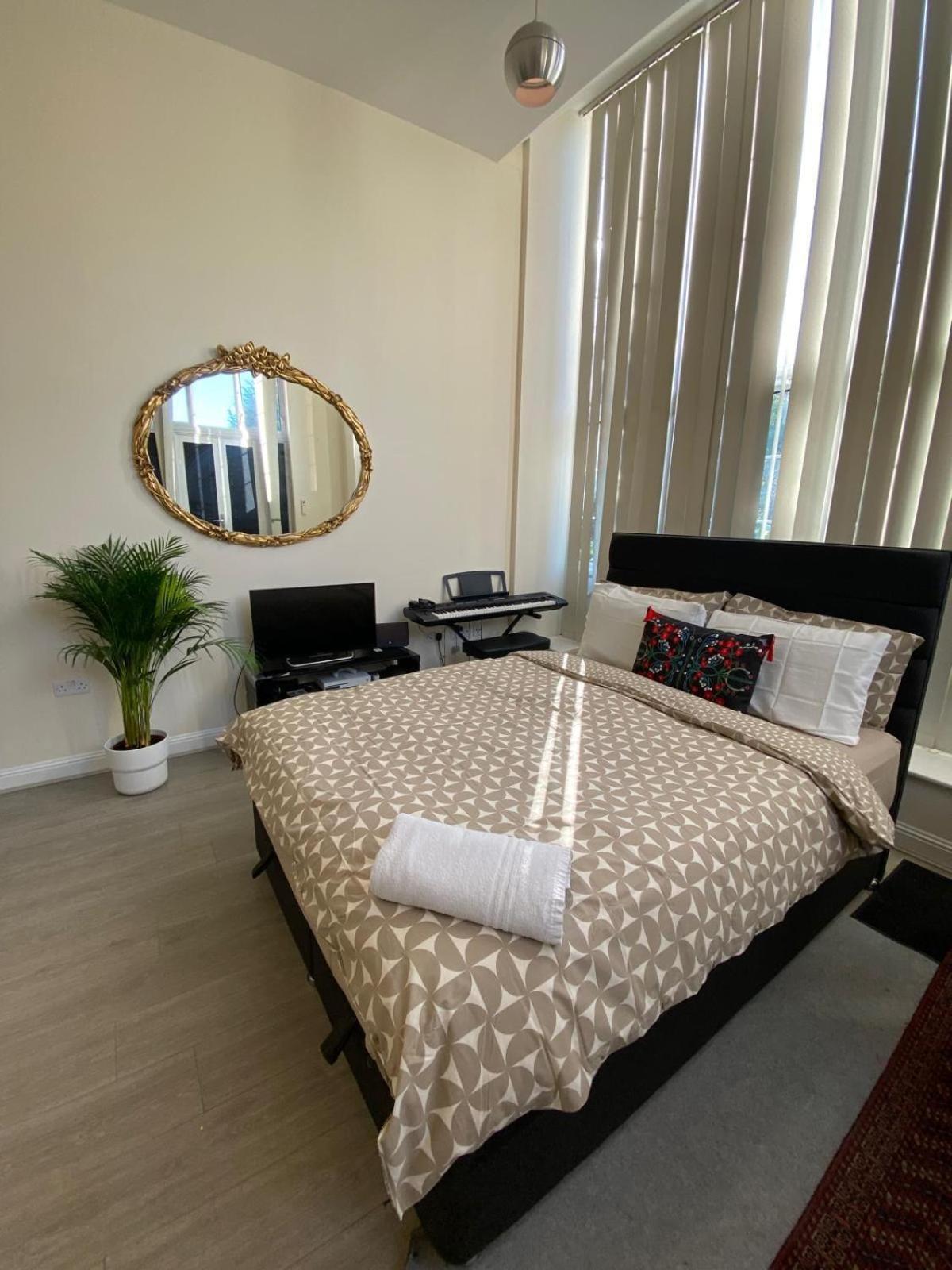 Spacious King Room With Private Entrance - Near Emirates And Camden And King'S Cross - 5 Min To Tube フィンチリー エクステリア 写真